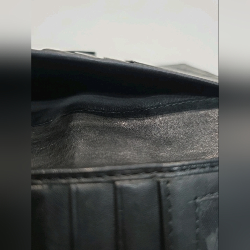 Elegant Black Leather Wallet - Picture 6 of 9